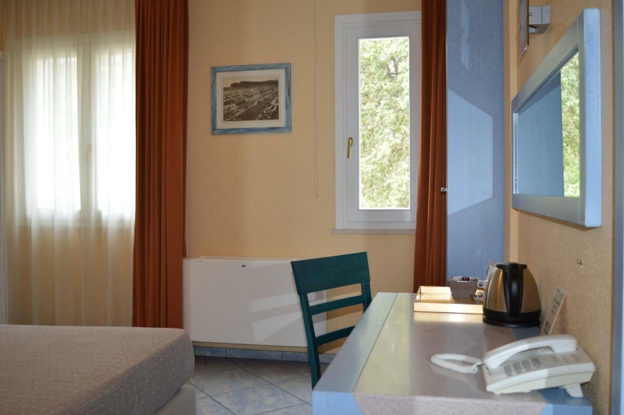 Hotel Chentu Lunas Кальяри Экстерьер фото