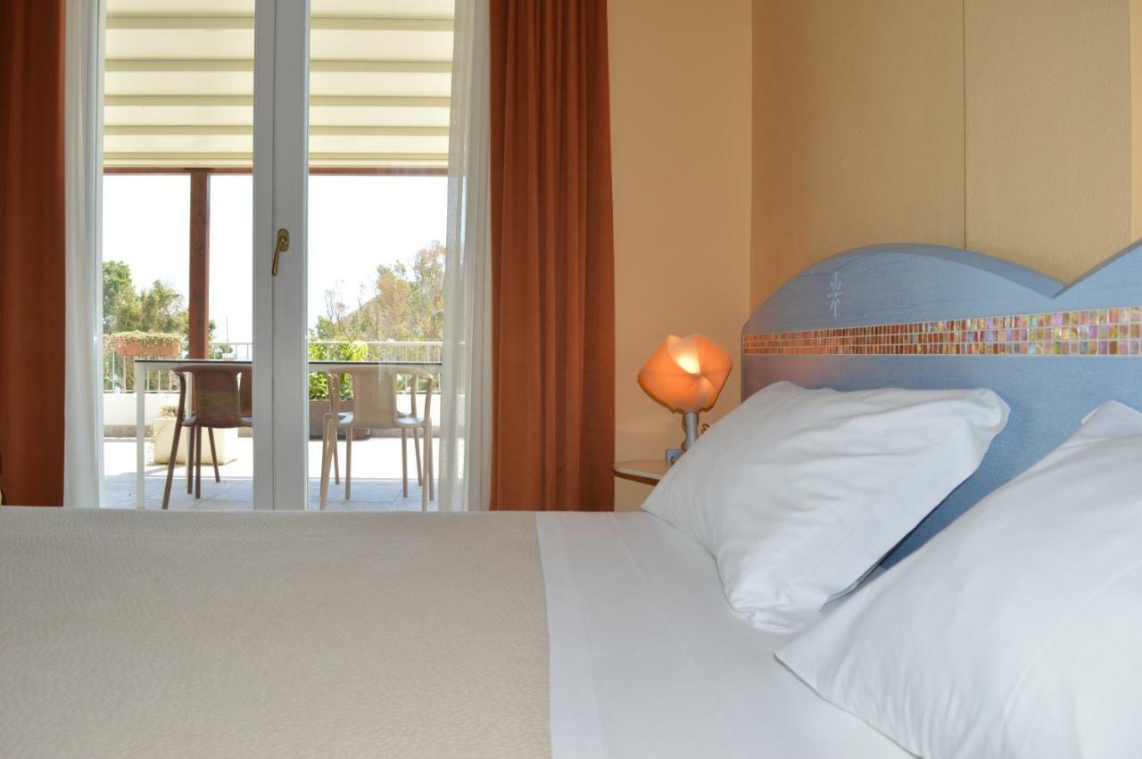 Hotel Chentu Lunas Кальяри Экстерьер фото